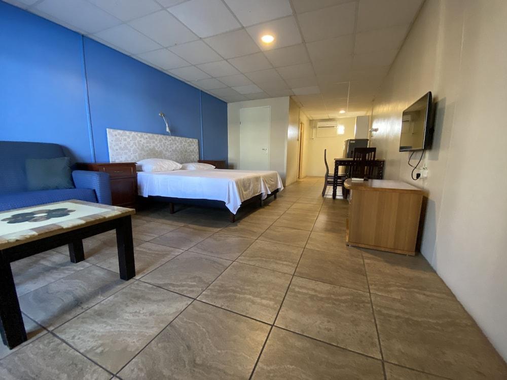 Aruba Blue Village Hotel And Apartments 팜비치 외부 사진
