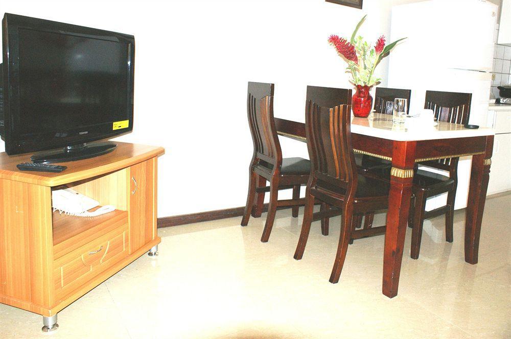 Aruba Blue Village Hotel And Apartments 팜비치 외부 사진