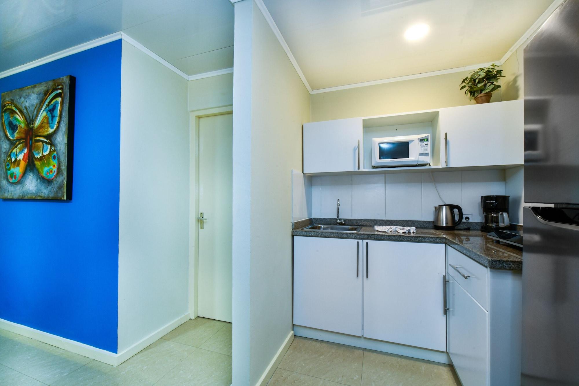 Aruba Blue Village Hotel And Apartments 팜비치 외부 사진